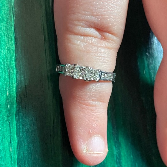 Size 7 Michael Hill Bridal Set - Picture 9 of 9